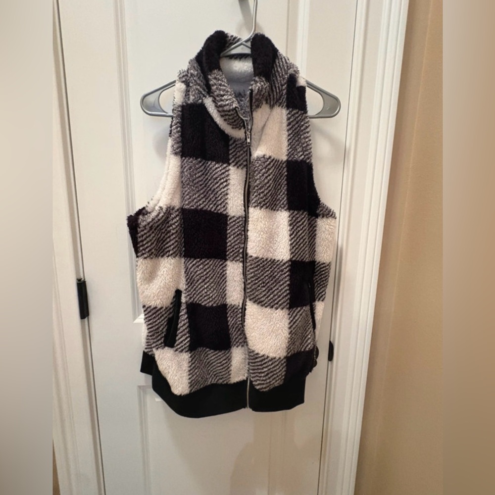 Buffalo Check Sherpa Zip Vest - Black & Cream